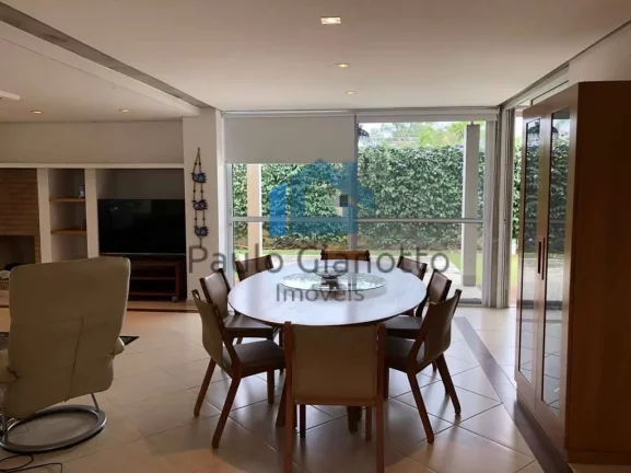 Imagem Casa Moderna à venda no Centro da Granja Viana