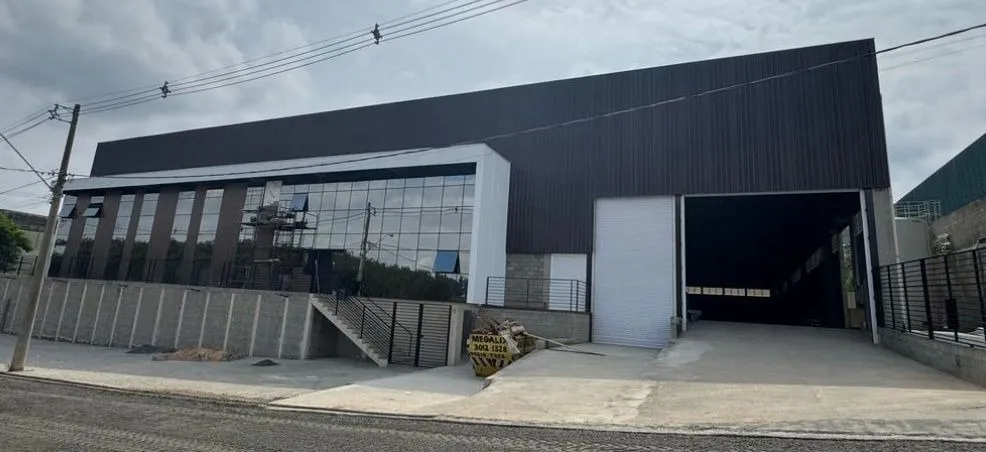 Imagem Amplo Galpão Industrial com Estrutura Completa e Localização Estratégica em Iporanga