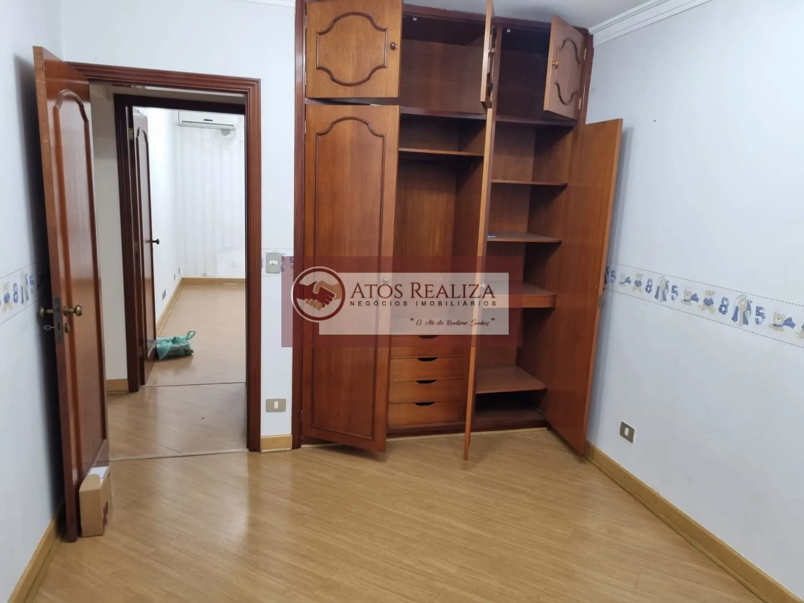 Imagem Casa térrea com edícula em Santo Amaro - São Paulo: 172m², 5 dormitórios, 1 suíte, 3 banheiros por R$980.000. Compre agora!