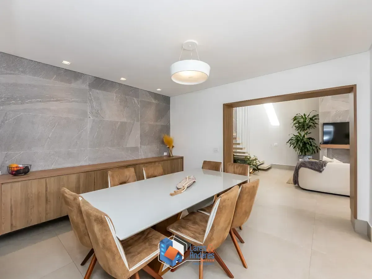 Imagem Casa para venda em Planalto Paulista com 4 quartos, sendo 2 suítes, 319m²