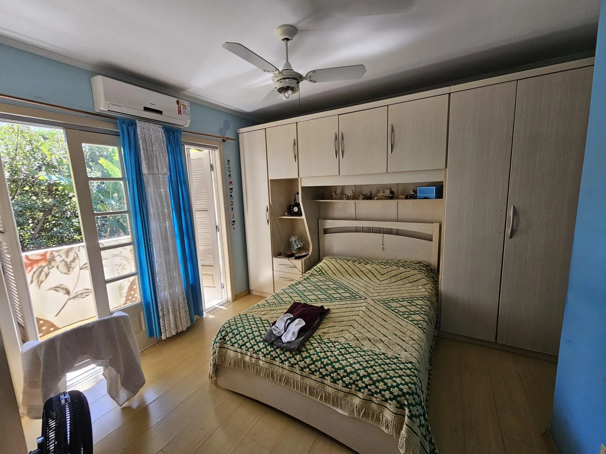 Imagem Casa 03 dormitórios com suite e 02 vagas no Bairro Mont Serrat
