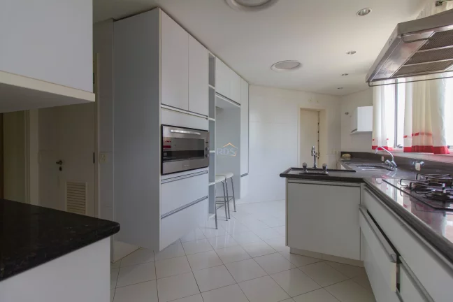 Imagem Vende apartamento de 260m² com 4 suítes e 4 vagas no Edifício Lindenberg Tangará