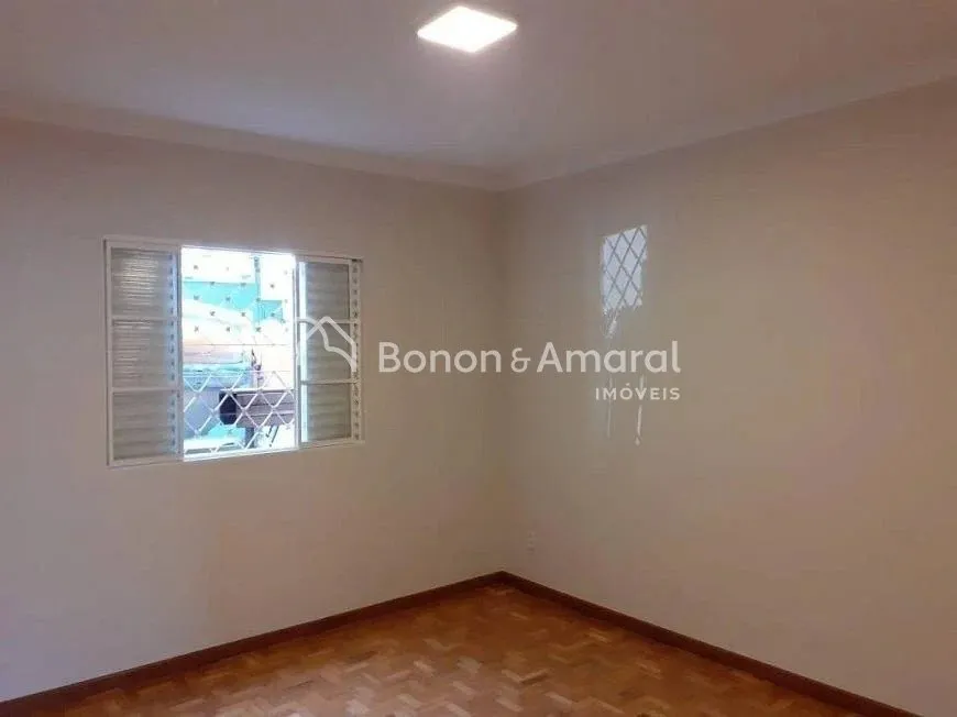 Imagem Casa com 4 Quartos e 2 banheiros à Venda, 242 m² por R$ 725.000