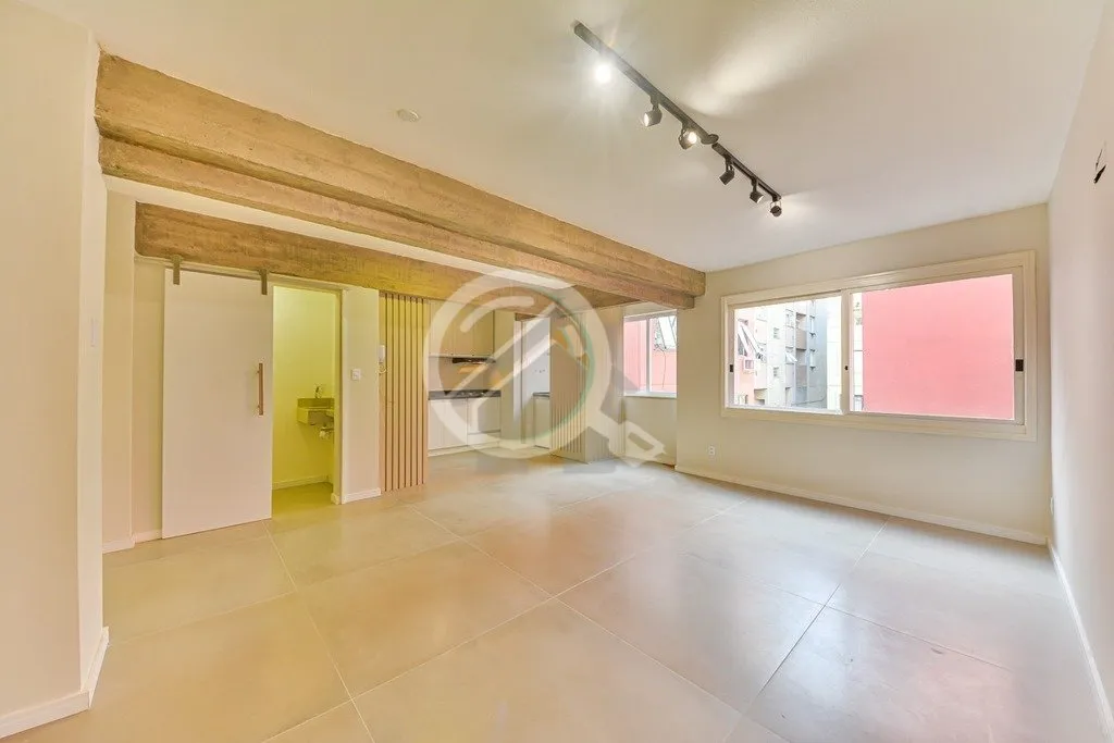 Apartamento finamente reformado em alto padrão com 2 dormitórios e 1 vaga de garagem no Bom Fim. L...