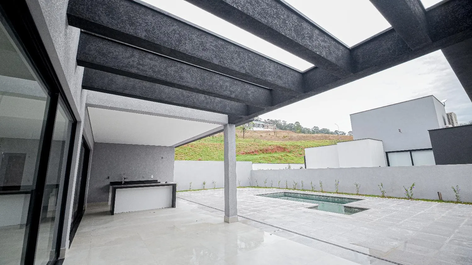 Imagem Casa à venda em condomínio fechado | 3 dormitórios | Piscina | 638 m² de terreno