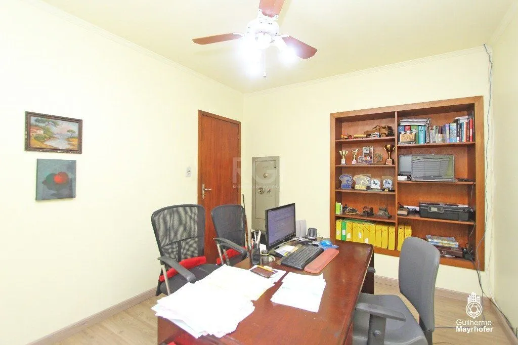 Imagem Casa para Venda - 500m², 5 dormitórios, sendo 2 suites, 5 vagas - Menino Deus