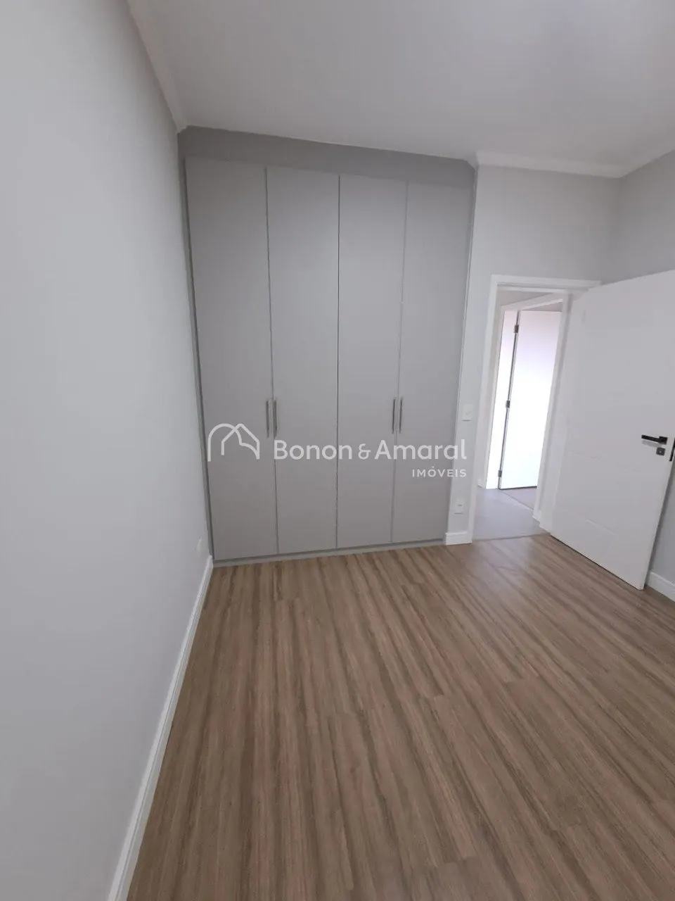 Imagem Cobertura à venda com 4 dormitórios, 2 suítes, e 2 vagas de garagem, 217 m² no Taquaral