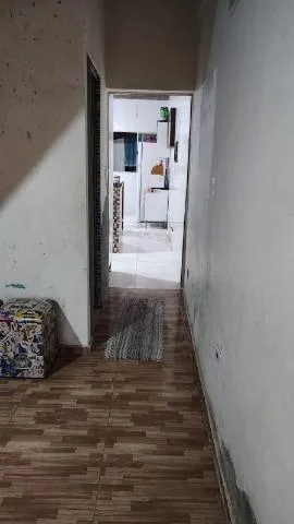 Imagem VENDA DE SOBRADO NO PARQUE RODRIGO BARRETO, EM ARUJÁ/SP, 250m² com 3 quartos, suíte, varanda, quintal e garagem fechada para 2 autos. CONSULTE-NOS.
