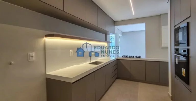 Imagem ÁTIMA ÁREA PRIVATIVA, REFORMADA COM 04 QUARTOS, 04 VAGAS NO SANTO ANTÔNIO!!