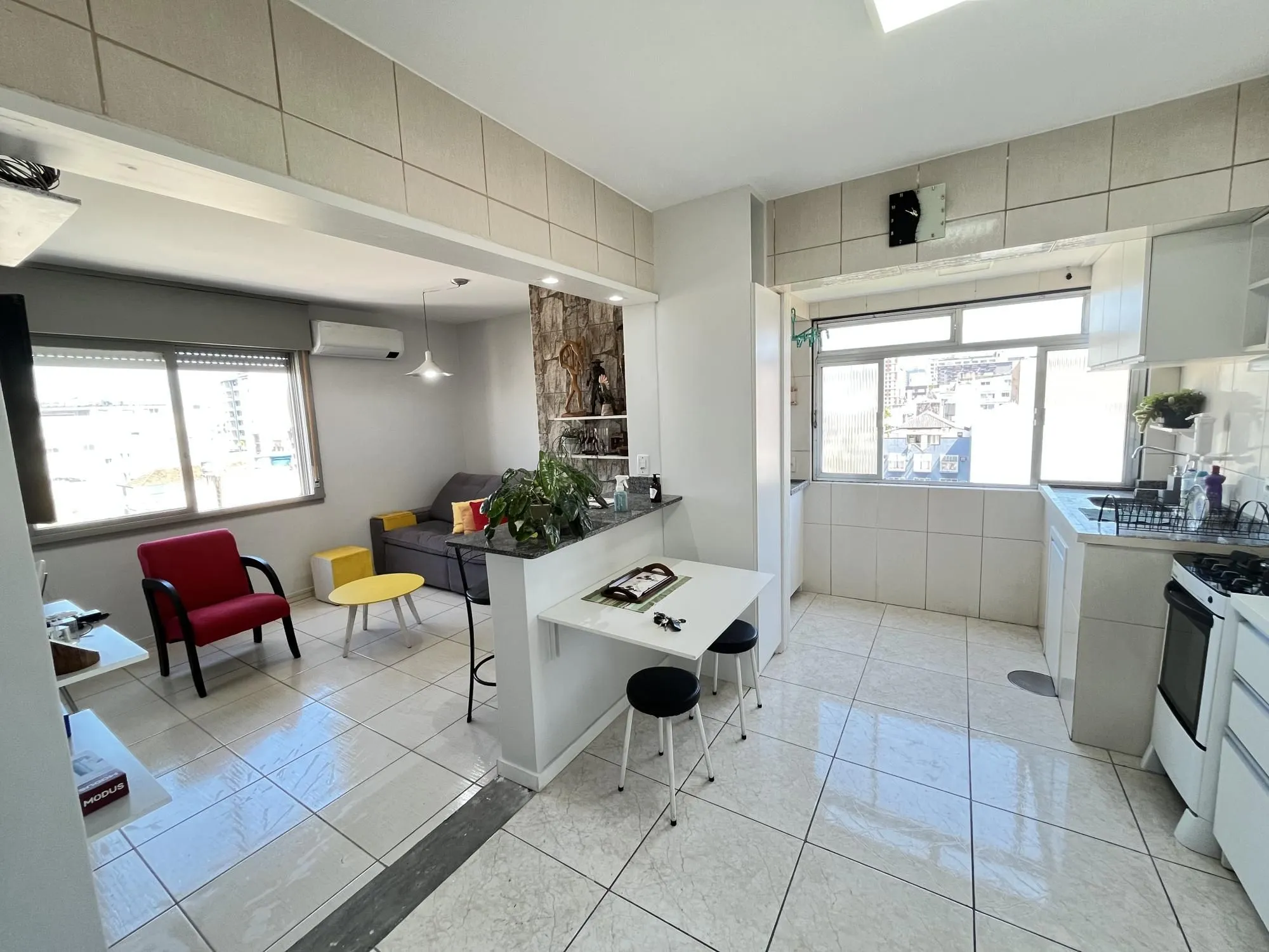 Imagem Apartamento de 2 quartos e 1 vaga de garagem no bairro Farroupilha em POA