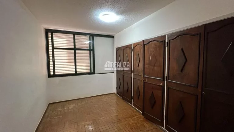 Imagem Apartamento com 3 dormitórios no Condomínio Edifício Pedro Salomão, no Centro de Uberaba!