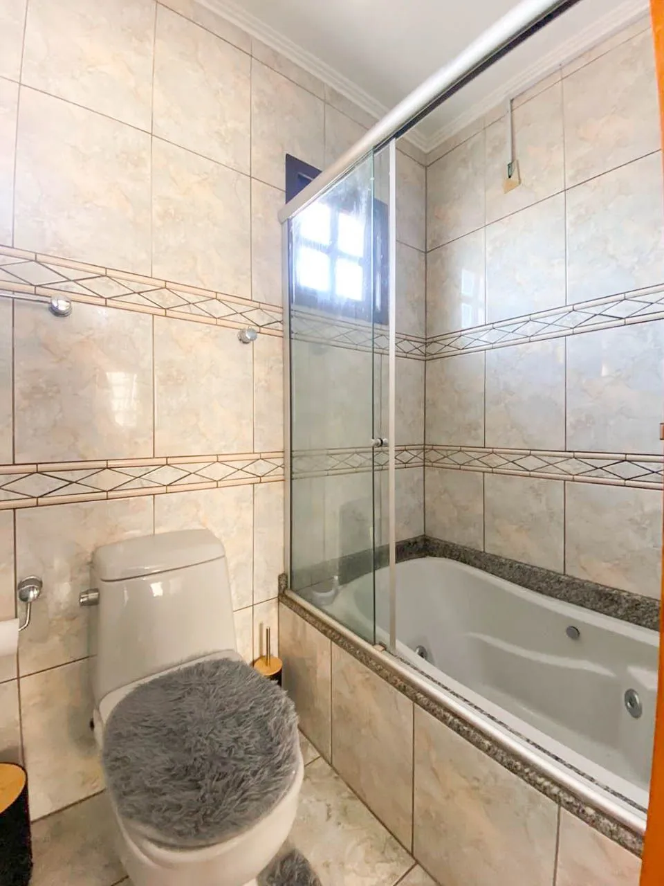 Imagem Casa / 3 Quartos / 1 Suíte / Piscina / Cgurrasqueira / 4 Vagas / Porto Verde / Jardim Algarve / Alvorada / RS