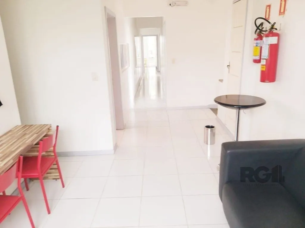 Imagem Casa comercial com 12 dormitórios no bairro Teresópolis