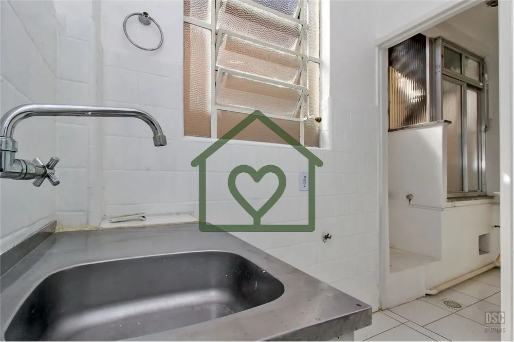 Imagem Apresentamos um encantador apartamento de dois dormitórios localizado no coração do Centro Histó...