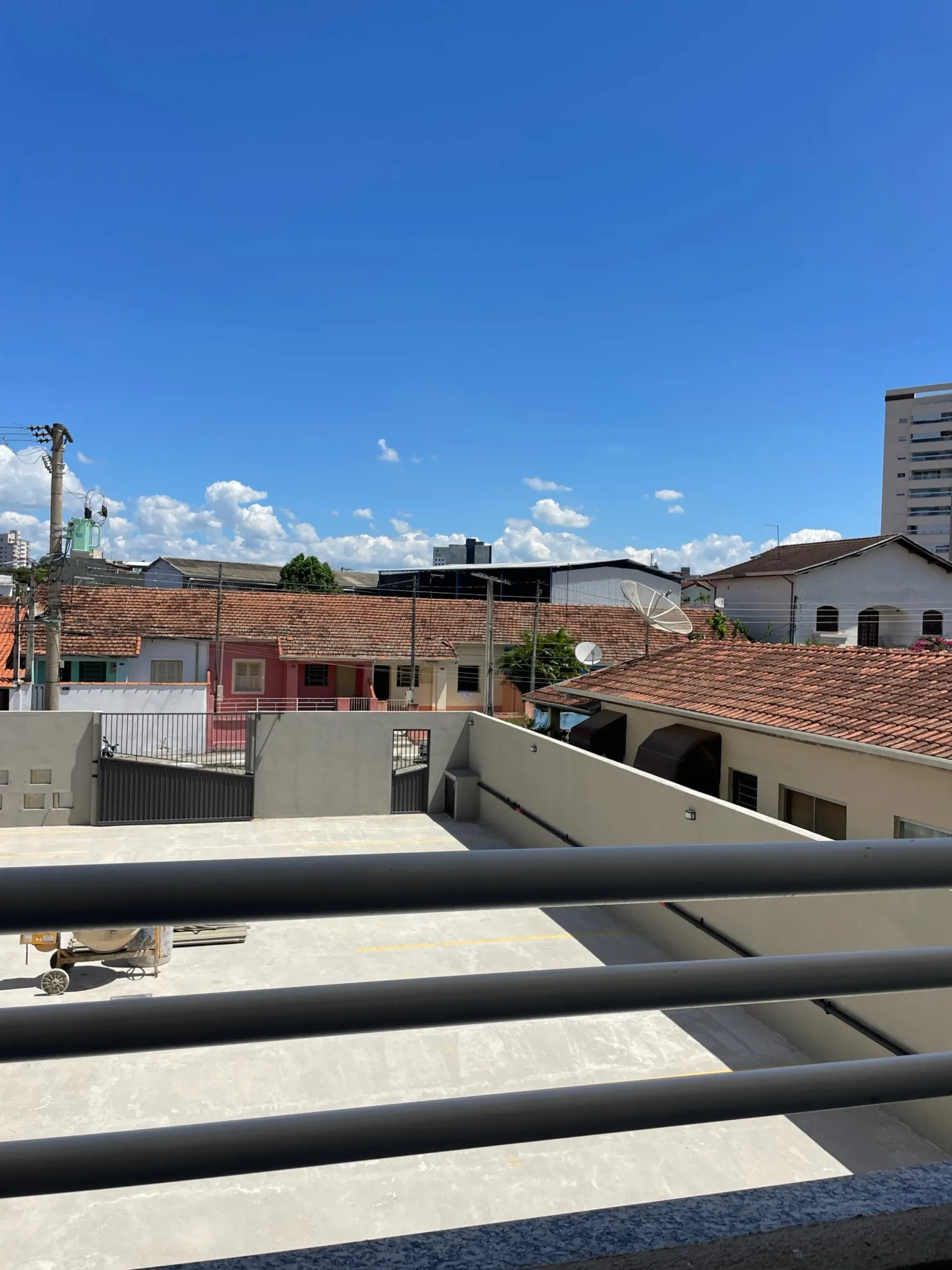Imagem Apartamento dois dormitórios com suíte e sacada à venda, ótima localização, Bosque da Princesa, Pindamonhangaba, SP