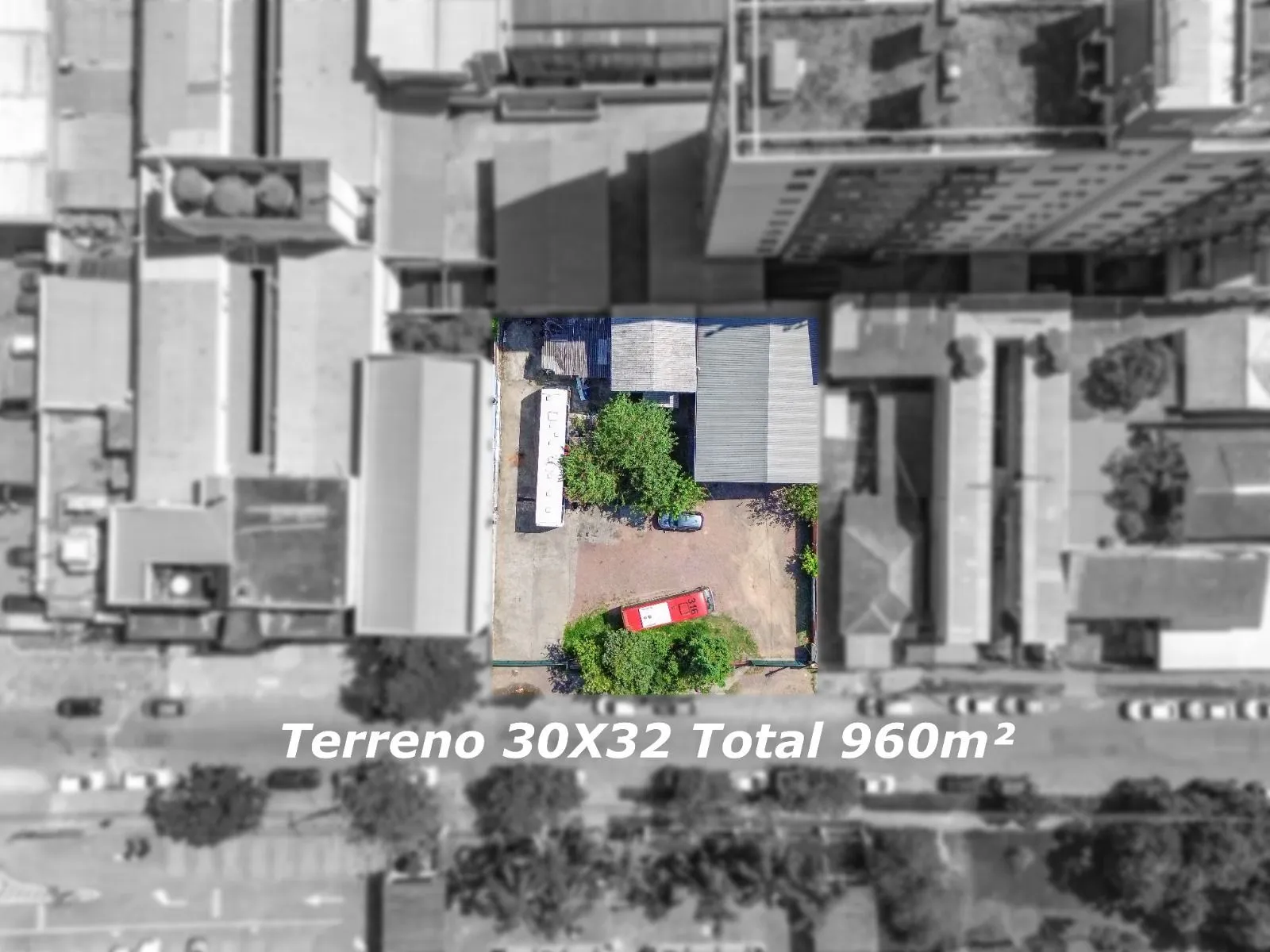 Imagem Vendo com exclusividade, 50m da PUC, terreno com 960 m2, 30,00m x 32,00m