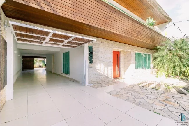 Foto do imóvel (PERMUTA) Casa a venda 05 suítes, 06 vagas, piscina, edícula, no Bacacheri em Curitiba PR