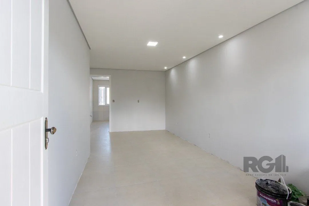 Imagem Casa no Bairro Hípica, 100% reformada, 2 dormitórios, 1 vaga de garagem.