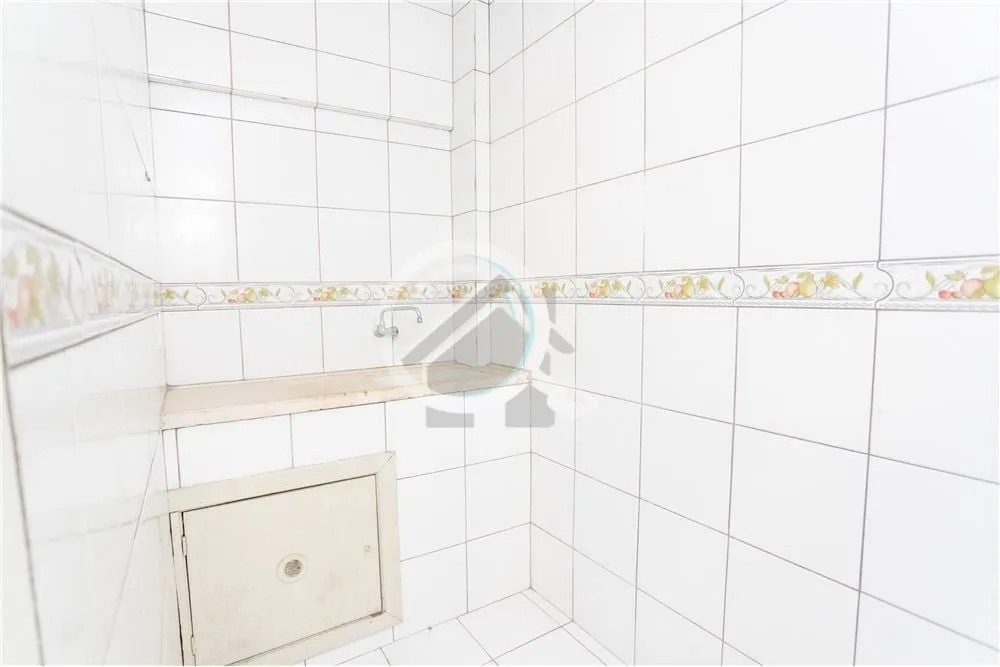 Imagem Descubra a combinação perfeita de praticidade e tranquilidade nesta sala comercial localizada no c...