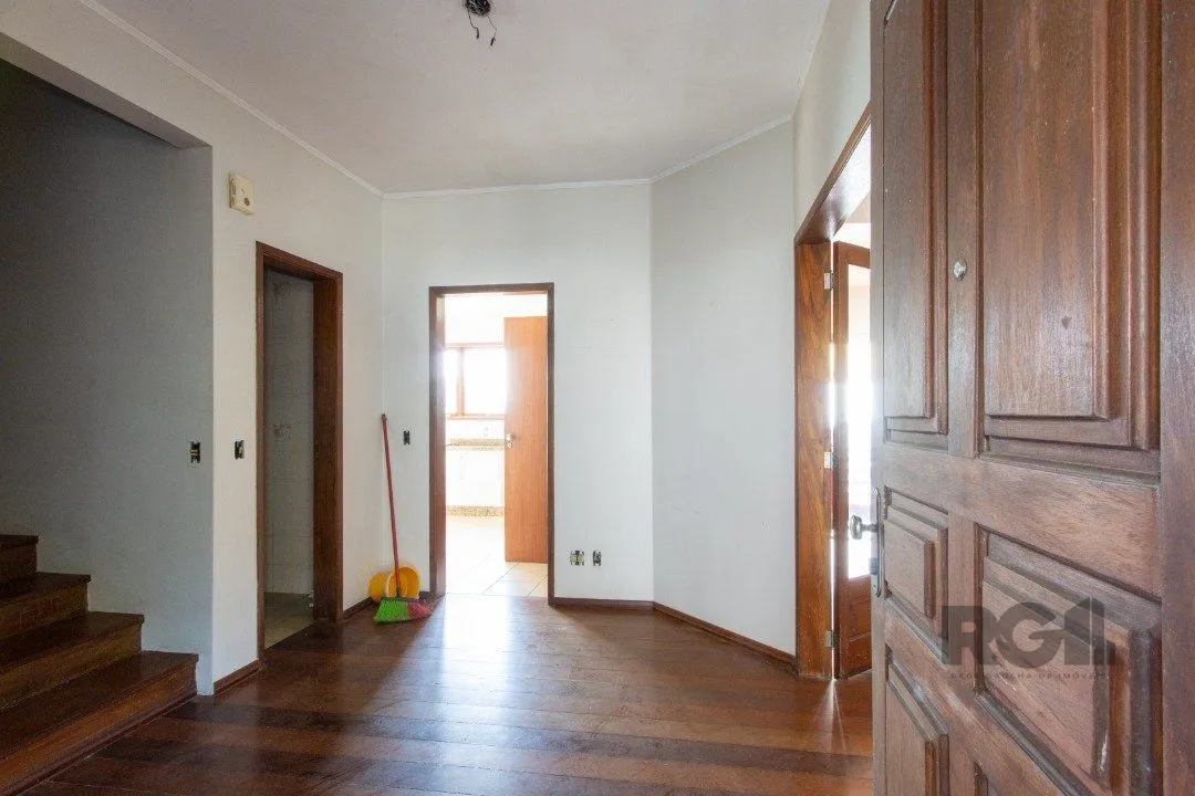 Imagem Casa para Venda - 361.95m², 4 dormitórios, sendo 2 suites, 3 vagas - Nonoai