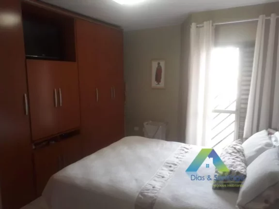 Imagem Lindo sobrado com 3 dormitórios sendo 1 suite, 2 vagas de garagem com ótima localização .