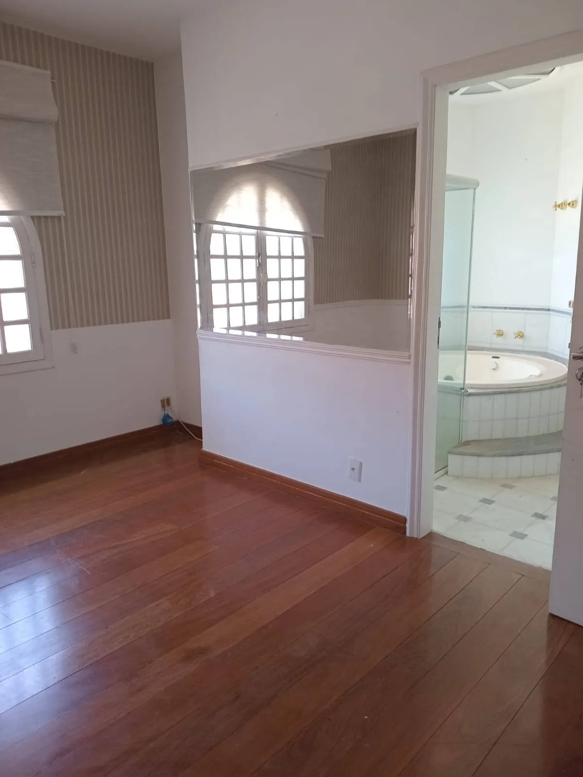 Imagem Casa dos Sonhos à Venda no Tamboré 1: Conforto, Lazer e Privacidade