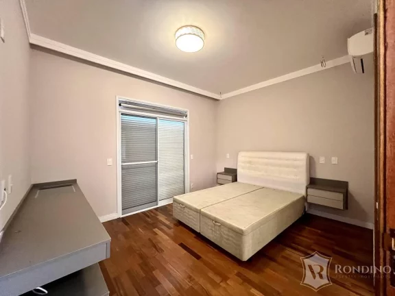 Imagem Sobrado em condomínio na região leste de Sorocaba com 03 suítes e piscina.