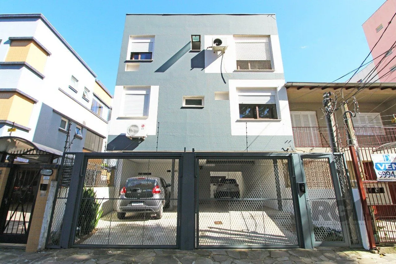 Apartamento de 2 dormitórios e 1 vaga de garagem no bairro Santana em PoA