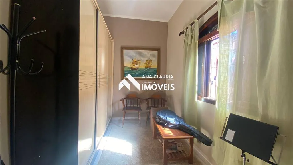 Imagem Casa bem localizada na praia de Mongaguá lado serra , próxima ao centro da cidade e a 450 metros da praia....