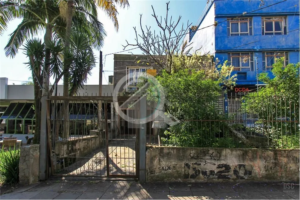 Imagem Sobrado com 262m² em terreno 8,60m x 24,00m na Av Protásio Alves, nas proximidades da Av. Monteneg...