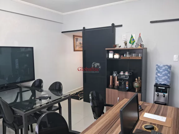 Imagem Escritório de Alto-Padrão mobiliado em Santos na Aparecida na avenida mais comercial do bairro à venda por R$ 375.000,00 ou locação R$ 4.000,00.