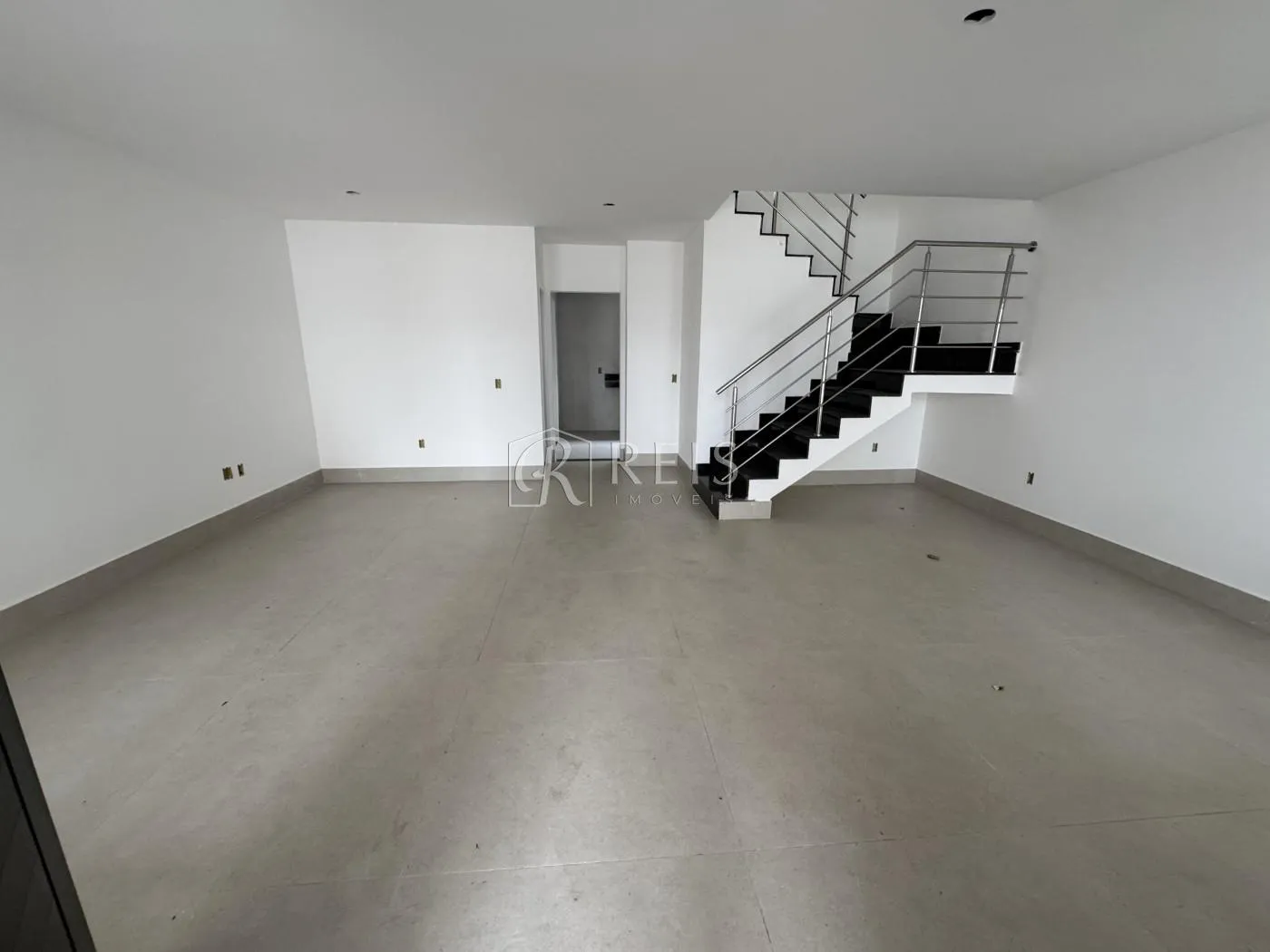 Imagem Casa para Venda em Rio das Ostras, Costazul, 3 dormitórios, 3 suítes, 4 banheiros, 3 vagas