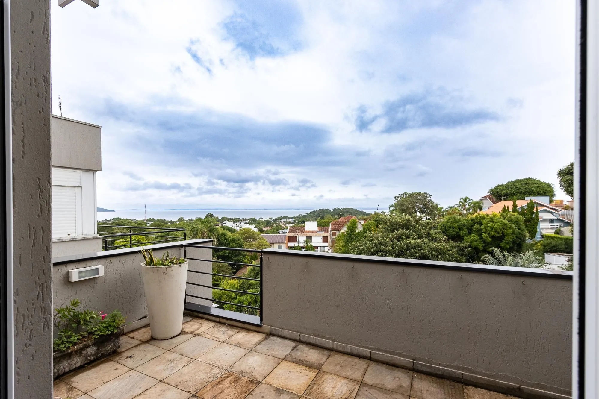 Imagem Casa com 4 dormitórios à venda, Jardim Isabel, Porto Alegre