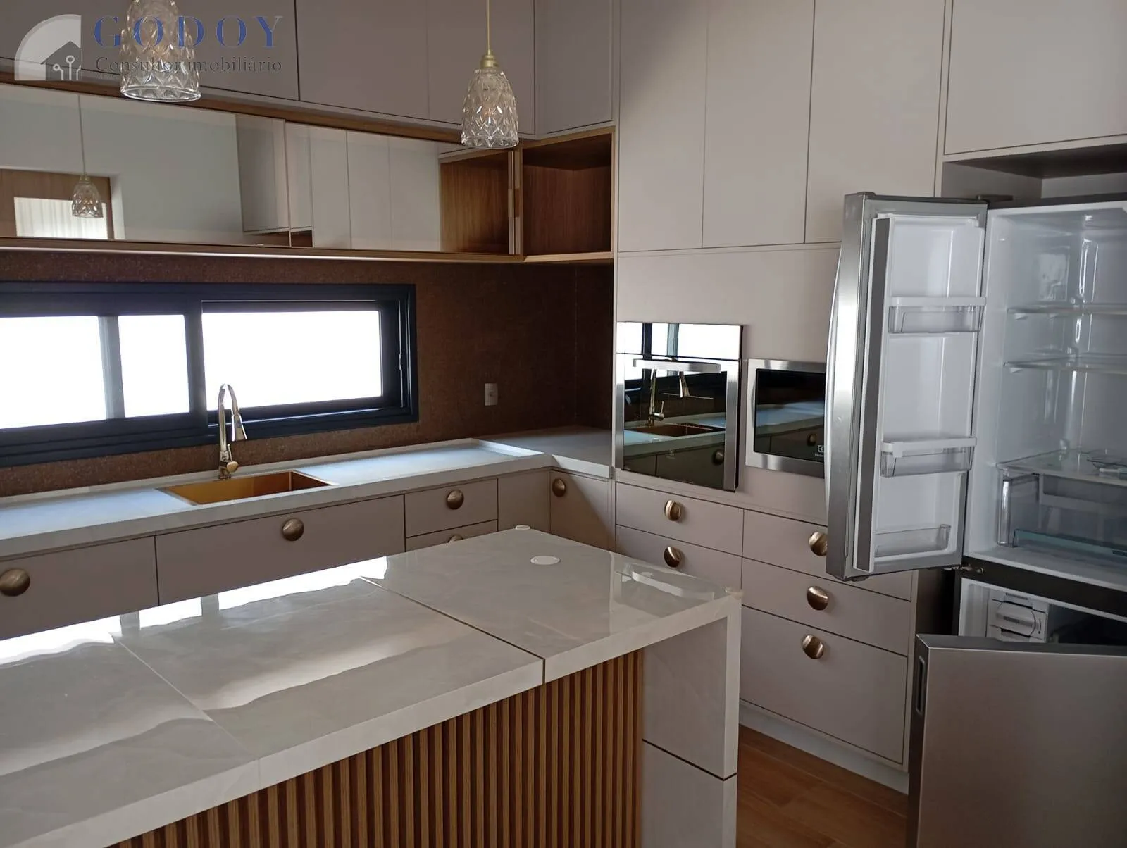 Imagem Exclusiva Casa Térrea - Conforto, Sofisticação e Amplo Terreno