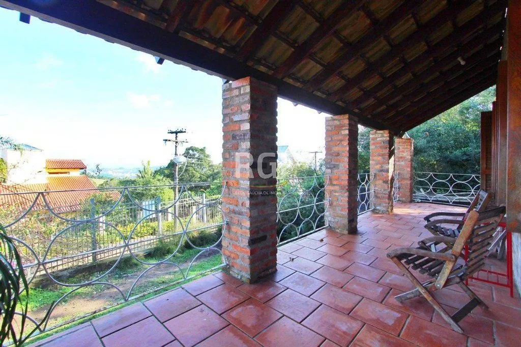 Imagem Casa para Venda - 269.06m², 4 dormitórios, sendo 2 suites, 5 vagas - Teresópolis