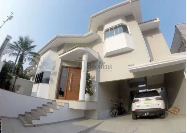 Imagem Casa com ampla estrutura de lazer, finamente mobiliada, bairro Ariribá, BC