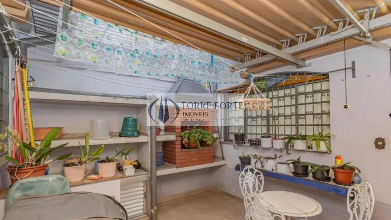Foto do imóvel Linda casa com 2 dormitórios e 1 vaga em Rua Dom Bernardo Nogueira