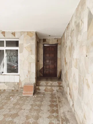 Imagem Sobrado com 180 m² 3 Dormitorios sendo 1 Suite 2 vagas de Gargens