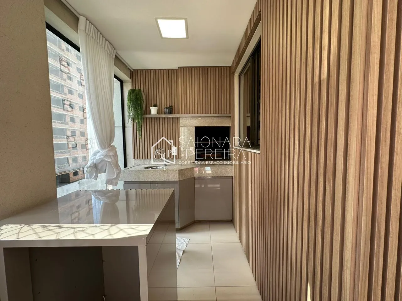 Imagem "Venha conhecer nosso espaçoso apartamento de 140m², 3 quartos e sacada com churrasqueira! Condomíni