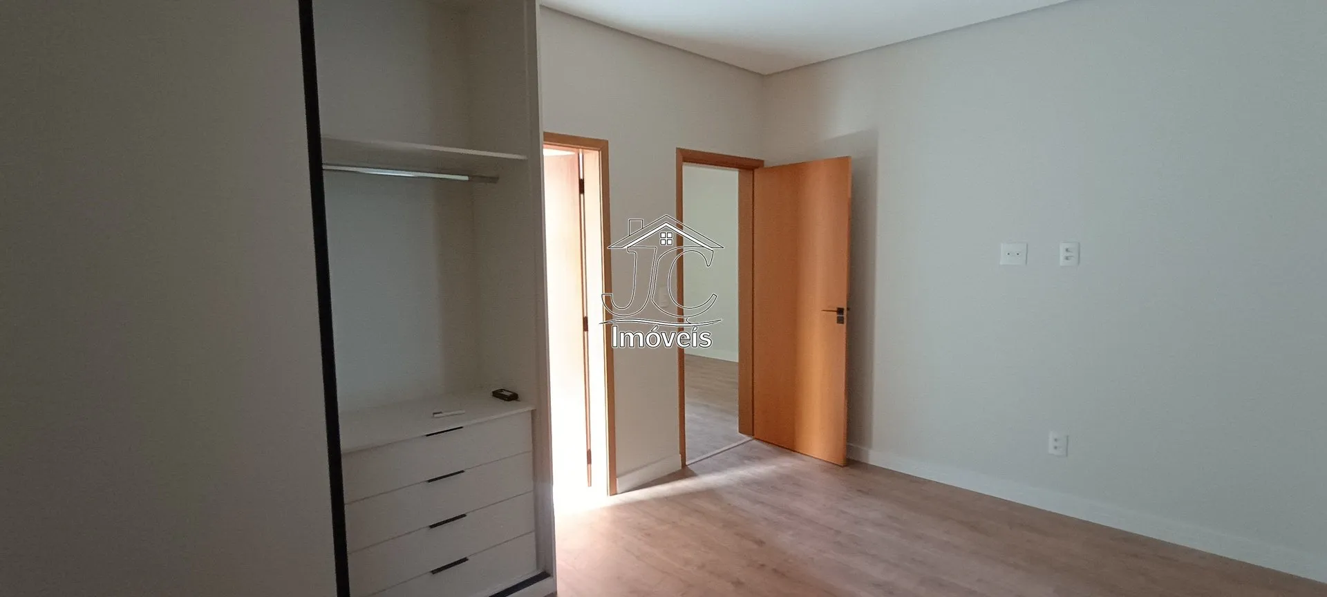 Imagem Casa com 3 suítes no condomínio Portal do Jequitiba-Valinhos