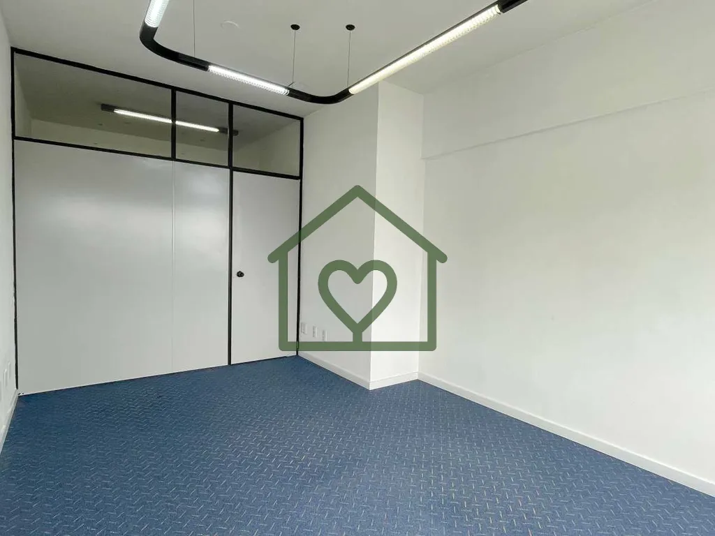 Imagem Sala comercial de 28m² à venda na Protásio Alves, bairro Petrópolis, com duas vagas de estaciona...