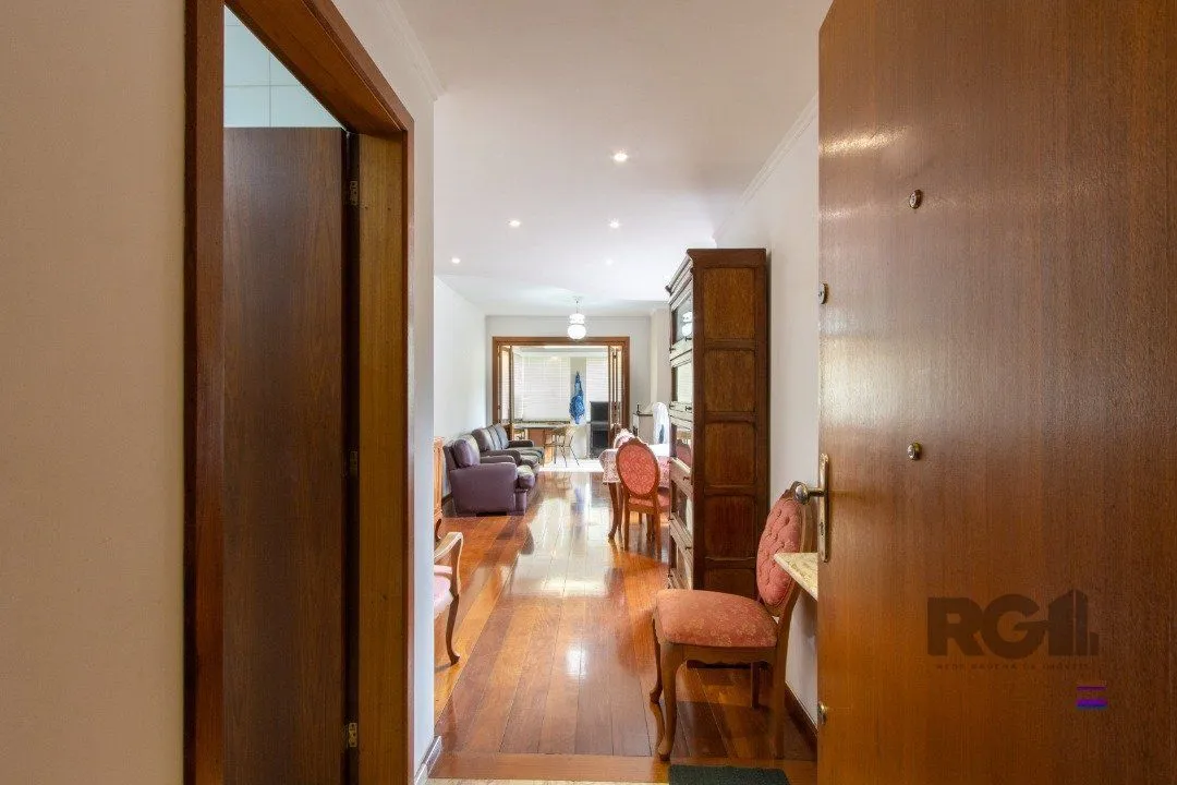 Imagem Apartamento semi mobiliado de 3 quartos com suíte no bairro Tristeza junto ao Colégio Mãe de Deus