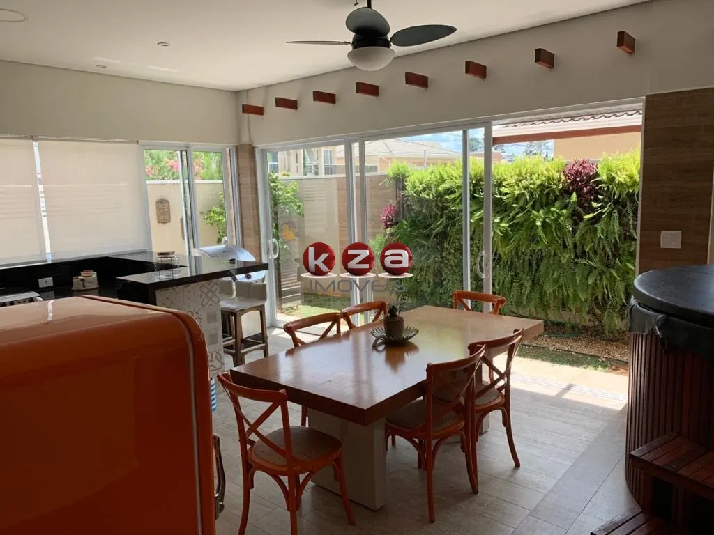 Imagem Impecável casa em condomínio à venda em Valinhos-SP, bairro Pinheiro: 3 quartos, 3 suítes, 3 salas, 5 banheiros, 4 vagas, 265m².