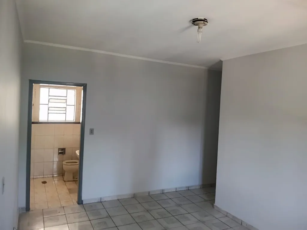 Imagem Imperdível Sobrado à Venda no Centro de Santo André-SP: 3 Quartos, 1 Suíte, 2 Banheiros, 2 Vagas, 214m²!
