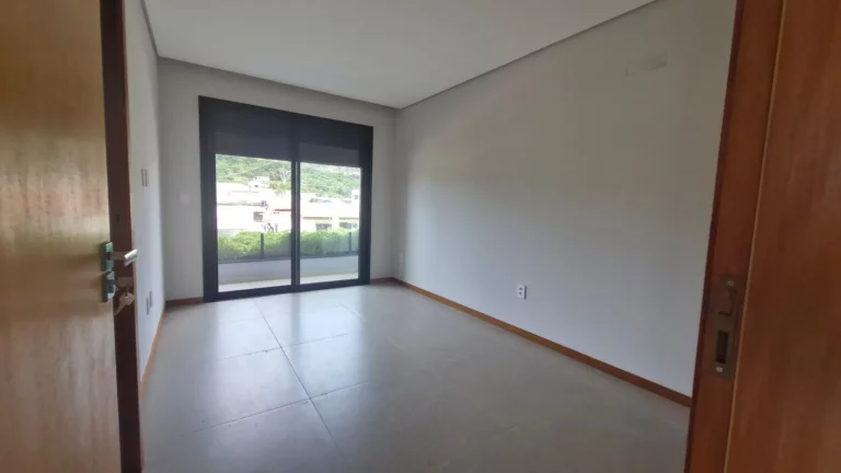 Imagem Casa de 3 quartos no Condomínio Bellaterra em Garopaba-SC! Aproveite essa oportunidade única!