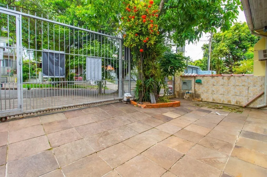 Imagem Casa com 3 dormitórios, 1 vaga e 74m² no bairro Cristo Redentor