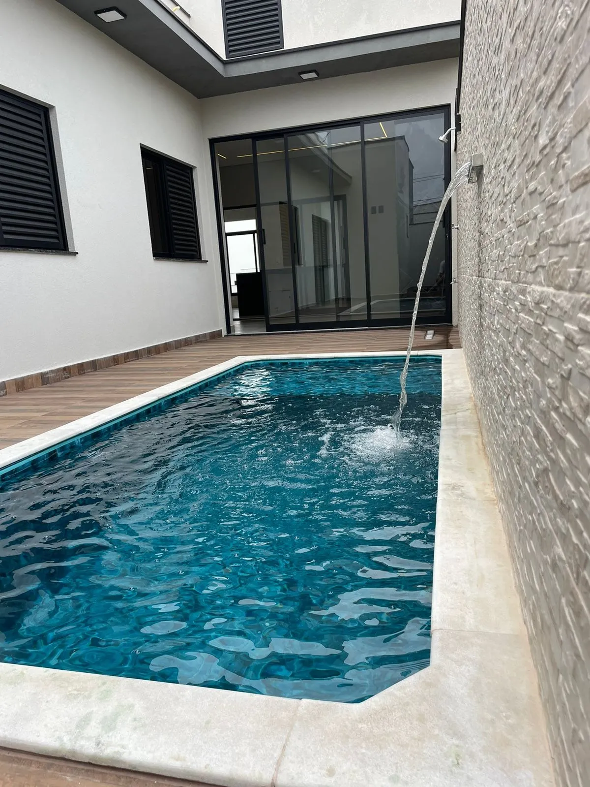 Imagem Casa Térrea c/ Pisicina de 140m² de Área Construída, Localizada no Condomínio Reserva Ipanema!