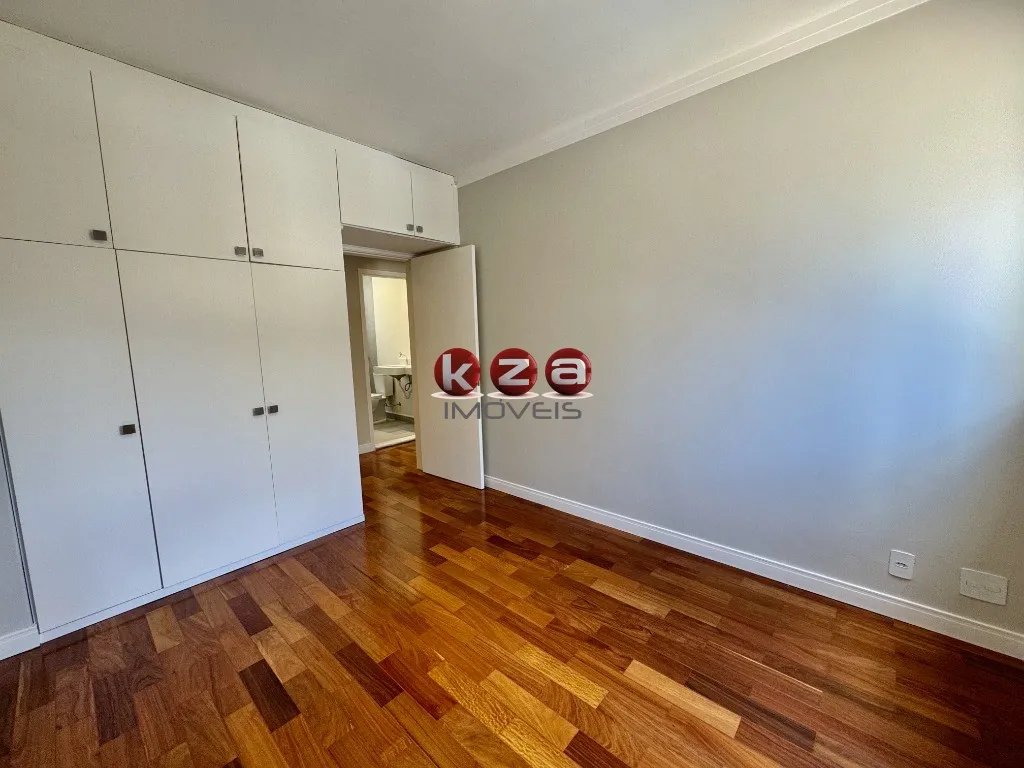Imagem Apartamento a venda em Campinas-SP, repaginado, no Centro: 2 quartos, 1 suíte, 2 banheiros, 1 vaga e 80m² de área. Confira!