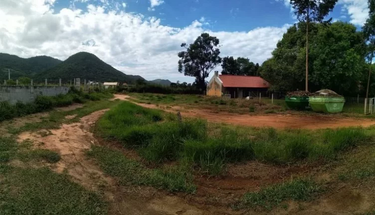 Imagem Terreno à venda em Garopaba-SC, bairro Areias de Macacu com 422m² de área. Invista agora!