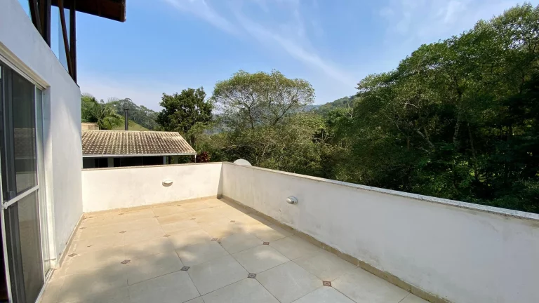 Imagem Casa com Vista Panorâmica e Cachoeira à Venda na Encantada em Garopaba-SC